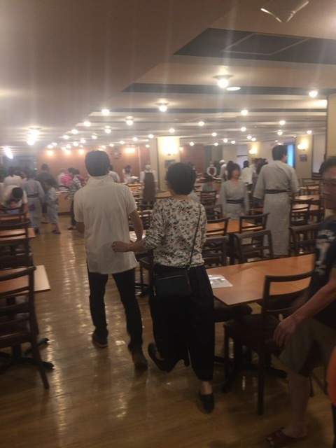 白樺湖ビューホテル 夕食バイキング 伊東園ホテル 1泊2食酒飲み放題7 800 税抜 紅ズワイガニ食い放題 バイキング馬鹿一代